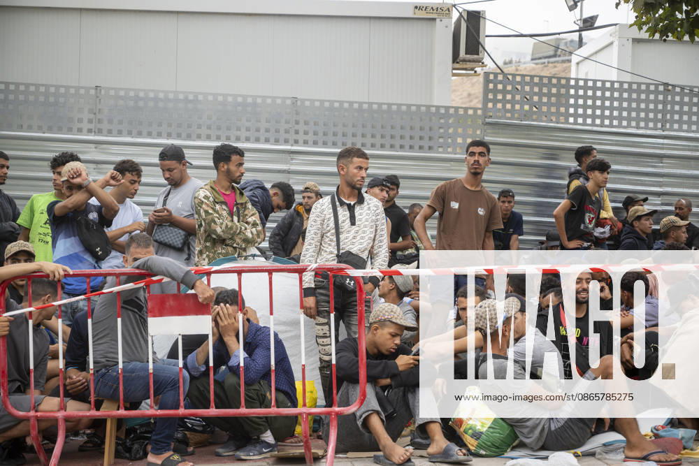 Calm in the vicinity of the Loma Colmenar migrant encampment. Dozens of migrants are waiting near the esplanade of the Loma Colmenar migrant encampment on September 3, 2026, in Ceuta, Spain. The situation is one of contained calm after the National Police had to intervene on September 2 at the migrant settlement located next to the Loma Colmenar plaza, near the border, to control the hundreds of people crowded outside it. SEPTEMBER 3, 2026 MIGRATION CRISIS Ceuta, Ceuta, Spain