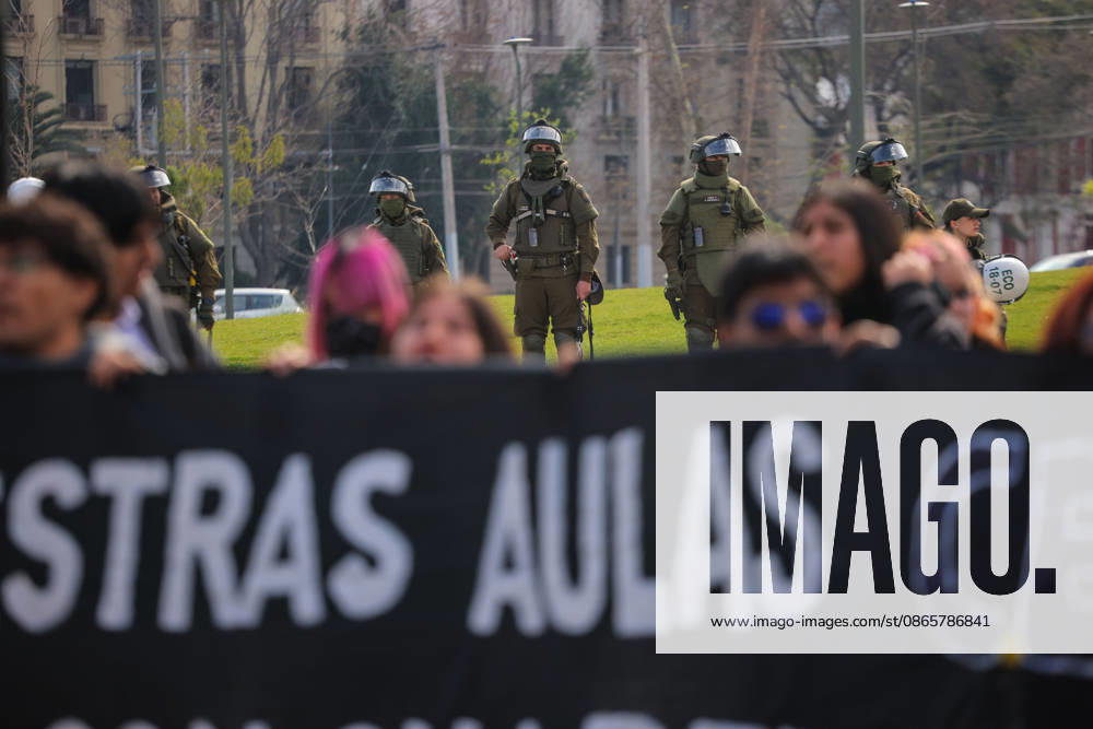 The so-called Student Solidarity Network, which brings together college students, in conjunction with high school students from Aces, is calling for a march under the slogan Students, Defend Chile’s Future Luis Quinteros Aton Chile, Santiago Chile Aton 1186627