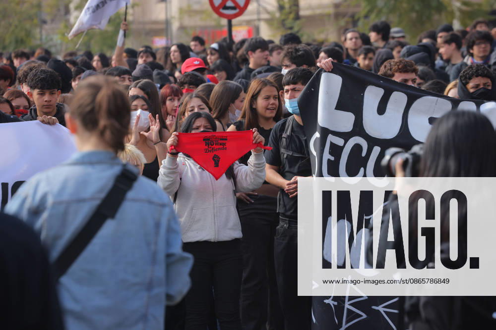 The so-called Student Solidarity Network, which brings together college students, in conjunction with high school students from Aces, is calling for a march under the slogan Students, Defend Chile’s Future Luis Quinteros Aton Chile, Santiago Chile Aton 1186630