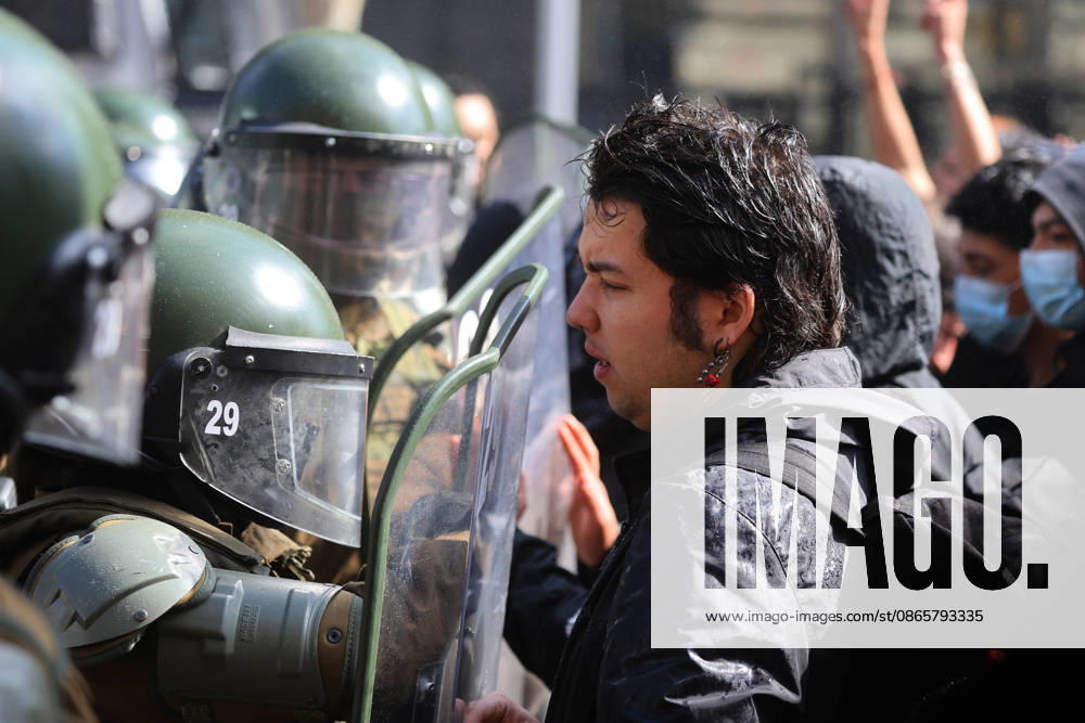 The so-called, Student Solidarity Network, which brings together college and high school students from Aces, is calling for a march under the slogan, Students, Defend Chile’s Future. Jonnathan Oyarzun Aton Chile, Santiago Chile Aton 1186718