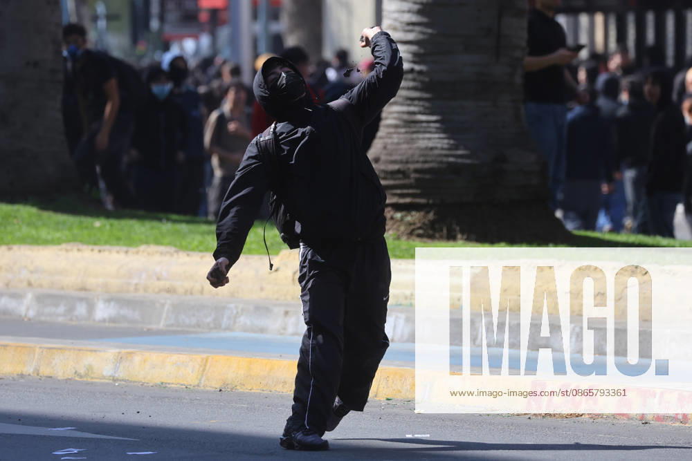 The so-called, Student Solidarity Network, which brings together college and high school students from Aces, is calling for a march under the slogan, Students, Defend Chile’s Future. Jonnathan Oyarzun Aton Chile, Santiago Chile Aton 1186727