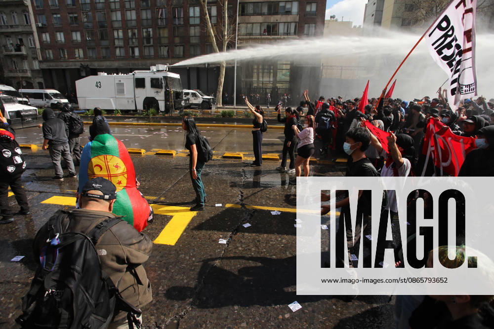 The so-called, Student Solidarity Network, which brings together college and high school students from Aces, is calling for a march under the slogan, Students, Defend Chile’s Future. Jonnathan Oyarzun Aton Chile, Santiago Chile Aton 1186743