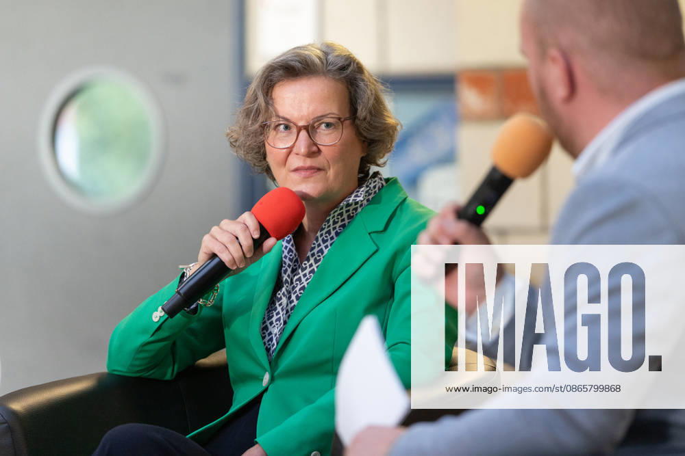 Bornheim Community Forum at the Oase of the Europaschule Bornheim, September 3, 2026. At the Bornheim Community Forum held at the Oase of the Europaschule Bornheim, Ina Scharrenbach, North Rhine-Westphalia State Minister for Home Affairs, Local Government, Construction, and Digitalization, Ina