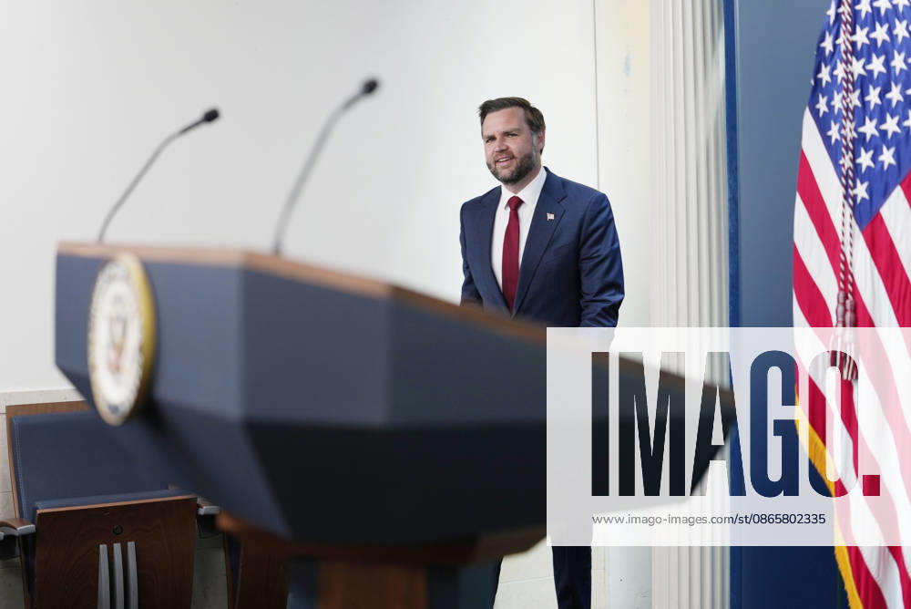 Vice President JD Vance arrives to brief members of the media in the press room of the White House in Washington DC on Thursday, September 3, 2026. It is the first White House press briefing in 42 days with Vance speaking in place of a press secretary — a position that remains vacant after Karoline Leavitt s recent departure. WAP20260903802 DANIELxHEUER