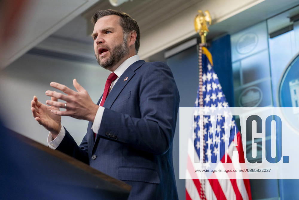 Vice President JD Vance Hosts Press Briefing Vice President JD Vance briefs members of the media in the press room of the White House in Washington DC on Thursday, September 3, 2026. It is the first White House press briefing in 42 days with Vance speaking in place of a press secretary — a position that remains vacant after Karoline Leavitt s recent departure. Photo by Daniel Heuer Pool ABACAPRESS.COM WASHINGTON DC United States