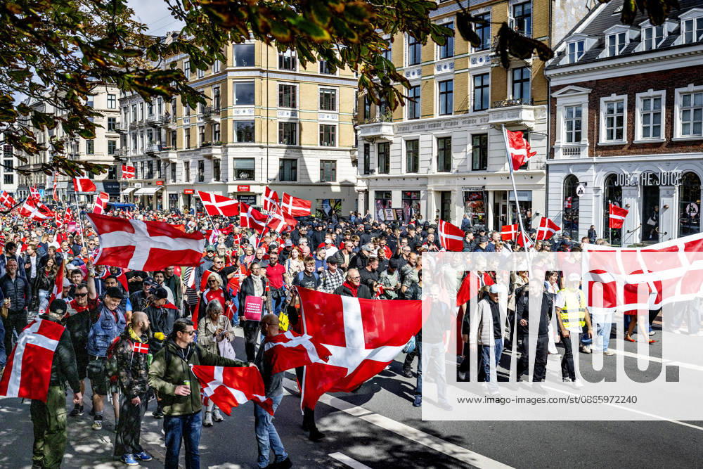 The Danish People is holding a so-called remigration march. Activists from the right and the left are holding demonstrations. The initiative, The Danish People, is holding a so-called remigration march and is being met by a counter-demonstration organized by the Joint Initiative Against Racism and Discrimination in Østerbro