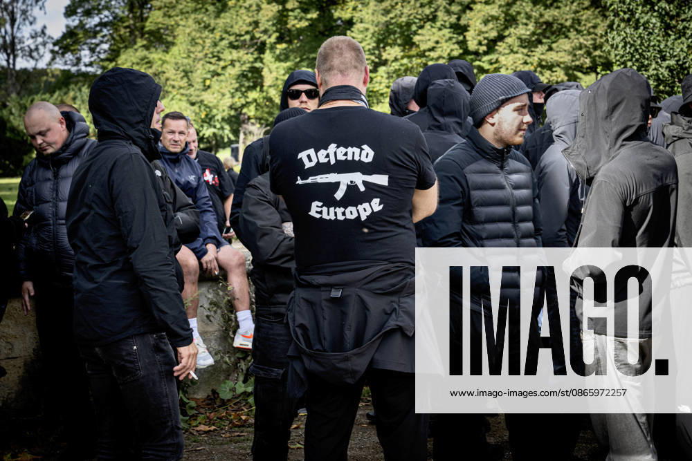 The Danish People is holding a so-called remigration march. Activists from the right and left wings are holding demonstrations. The initiative The Danish People is holding a so-called remigration march and is being met by a counter-demonstration organized by the Joint Initiative Against Racism and Discrimination in Østerbro, Cop