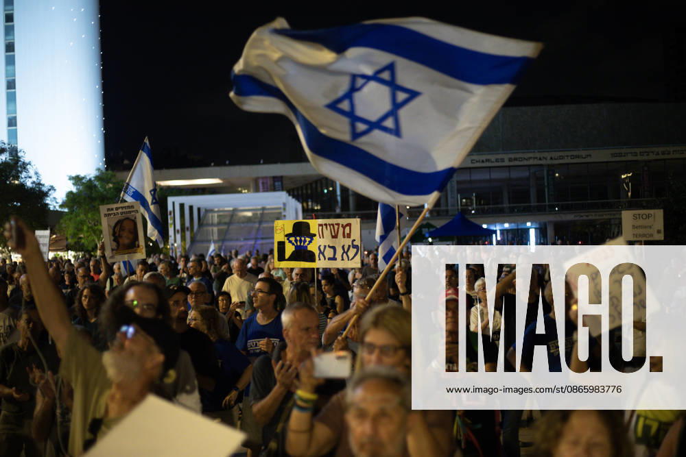 Government s military and political policies protested in Tel Aviv TEL AVIV, ISRAEL - SEPTEMBER 5: Demonstrators gather at Habima Square to protest Prime Minister Benjamin Netanyahu and the current government s military and political policies in Tel Aviv, Israel, on September 5, 2026. The demonstrators call for an end to Israel s attacks on Gaza and its settlement policies, while carrying banners protesting ongoing violations by Israeli soldiers in the West Bank. Mostafa Alkharouf Anadolu Tel Aviv Israel. Editorial use only. Please get in touch for any other usage.