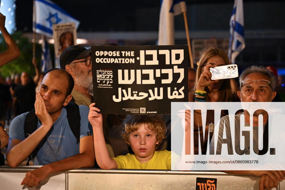 Government s military and political policies protested in Tel Aviv TEL AVIV, ISRAEL - SEPTEMBER 5: Demonstrators gather at Habima Square to protest Prime Minister Benjamin Netanyahu and the current government s military and political policies in Tel Aviv, Israel, on September 5, 2026. The demonstrators call for an end to Israel s attacks on Gaza and its settlement policies, while carrying banners protesting ongoing violations by Israeli soldiers in the West Bank. Mostafa Alkharouf Anadolu Tel Aviv Israel. Editorial use only. Please get in touch for any other usage.