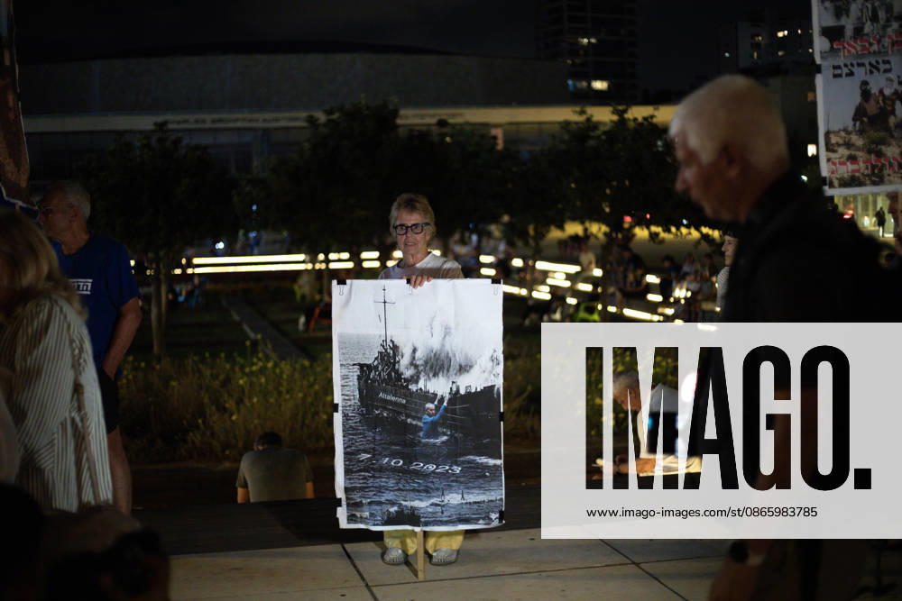 Government s military and political policies protested in Tel Aviv TEL AVIV, ISRAEL - SEPTEMBER 5: Demonstrators gather at Habima Square to protest Prime Minister Benjamin Netanyahu and the current government s military and political policies in Tel Aviv, Israel, on September 5, 2026. The demonstrators call for an end to Israel s attacks on Gaza and its settlement policies, while carrying banners protesting ongoing violations by Israeli soldiers in the West Bank. Mostafa Alkharouf Anadolu Tel Aviv Israel. Editorial use only. Please get in touch for any other usage.