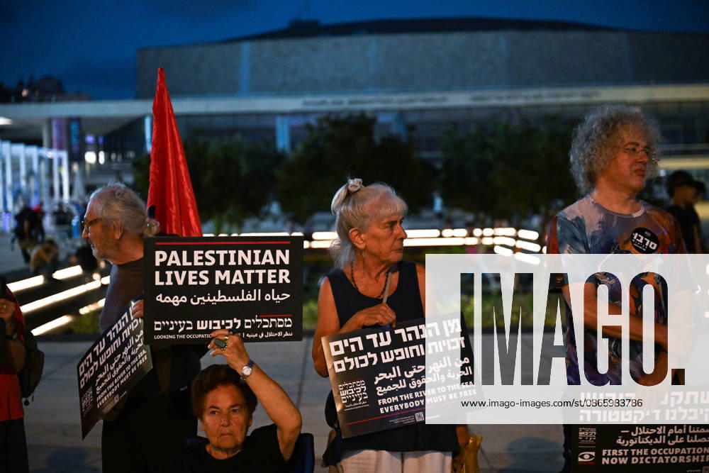 Government s military and political policies protested in Tel Aviv TEL AVIV, ISRAEL - SEPTEMBER 5: Demonstrators gather at Habima Square to protest Prime Minister Benjamin Netanyahu and the current government s military and political policies in Tel Aviv, Israel, on September 5, 2026. The demonstrators call for an end to Israel s attacks on Gaza and its settlement policies, while carrying banners protesting ongoing violations by Israeli soldiers in the West Bank. Mostafa Alkharouf Anadolu Tel Aviv Israel. Editorial use only. Please get in touch for any other usage.