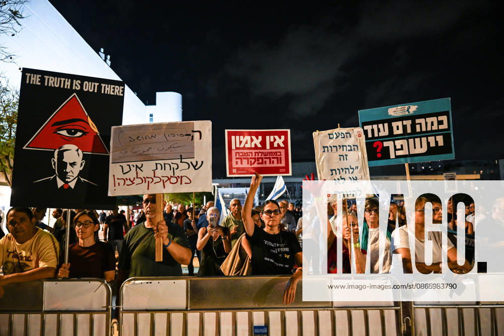 Government s military and political policies protested in Tel Aviv TEL AVIV, ISRAEL - SEPTEMBER 5: Demonstrators gather at Habima Square to protest Prime Minister Benjamin Netanyahu and the current government s military and political policies in Tel Aviv, Israel, on September 5, 2026. The demonstrators call for an end to Israel s attacks on Gaza and its settlement policies, while carrying banners protesting ongoing violations by Israeli soldiers in the West Bank. Mostafa Alkharouf Anadolu Tel Aviv Israel. Editorial use only. Please get in touch for any other usage.