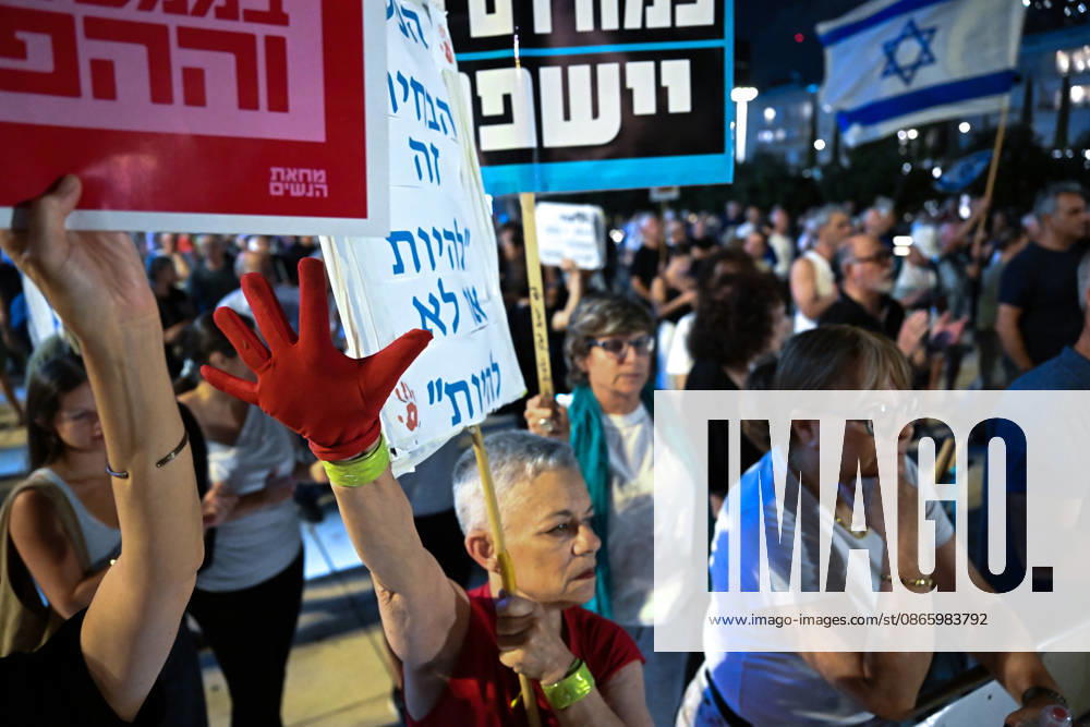 Government s military and political policies protested in Tel Aviv TEL AVIV, ISRAEL - SEPTEMBER 5: Demonstrators gather at Habima Square to protest Prime Minister Benjamin Netanyahu and the current government s military and political policies in Tel Aviv, Israel, on September 5, 2026. The demonstrators call for an end to Israel s attacks on Gaza and its settlement policies, while carrying banners protesting ongoing violations by Israeli soldiers in the West Bank. Mostafa Alkharouf Anadolu Tel Aviv Israel. Editorial use only. Please get in touch for any other usage.