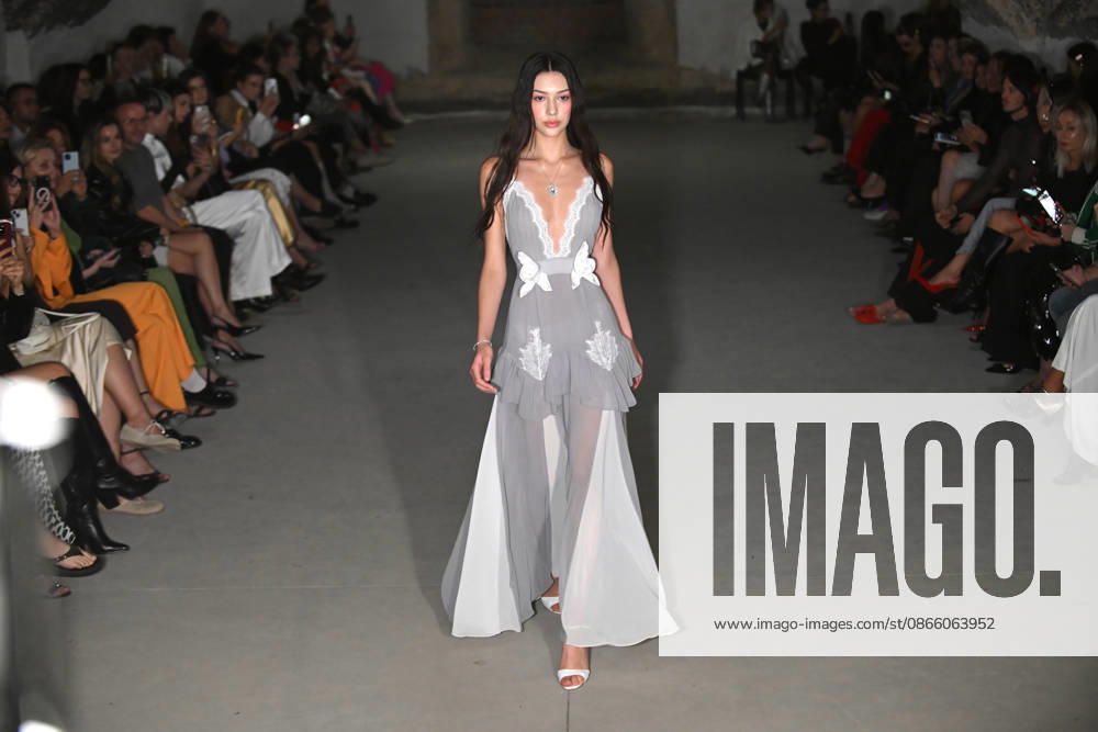 A model presents an outfit from the latest collection of the DARJA DONEZZ brand during Ukrainian Fashion Week SS27 at the Mystetskyi Arsenal National Cultural, Art and Museum Complex, Kyiv, Ukraine, September 5, 2026. The catwalk show was held in a shelter due to an air raid. (Photo by Yevhen Kotenko Ukrinform) DARJA DONEZZ catwalk show at UFW SS27