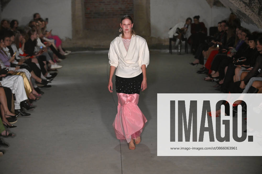 A model presents an outfit from the latest collection of the DARJA DONEZZ brand during Ukrainian Fashion Week SS27 at the Mystetskyi Arsenal National Cultural, Art and Museum Complex, Kyiv, Ukraine, September 5, 2026. The catwalk show was held in a shelter due to an air raid. (Photo by Yevhen Kotenko Ukrinform) DARJA DONEZZ catwalk show at UFW SS27