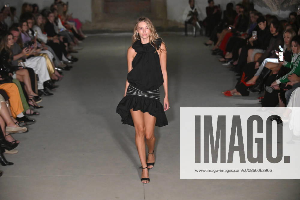 A model presents an outfit from the latest collection of the DARJA DONEZZ brand during Ukrainian Fashion Week SS27 at the Mystetskyi Arsenal National Cultural, Art and Museum Complex, Kyiv, Ukraine, September 5, 2026. The catwalk show was held in a shelter due to an air raid. (Photo by Yevhen Kotenko Ukrinform) DARJA DONEZZ catwalk show at UFW SS27