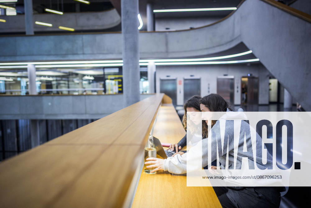 Fotostory Pressetermin bei Zalando: ZALANDO Outlet Store, Headquarters, and Workspaces in Berlin, photographed on September 16, 2026, Berlin, September 16, 2026, Berlin, Germany FOR – IMAGE USE ONLY IN A ZALANDO CONTEXT