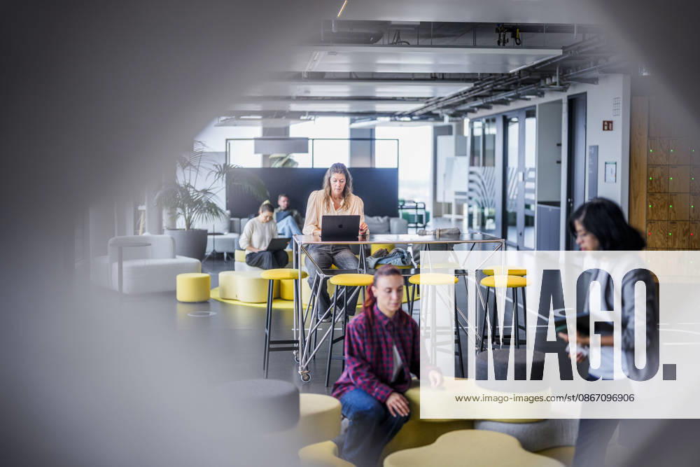 Fotostory Pressetermin bei Zalando: ZALANDO Outlet Store, Headquarters, and Workspaces in Berlin, photographed on September 16, 2026, Berlin, September 16, 2026, Berlin, Germany FOR – IMAGE USE ONLY IN A ZALANDO CONTEXT