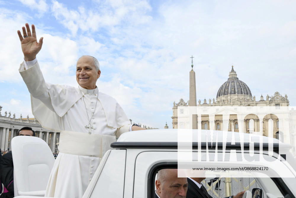 Pope Leo XIV Leads The General Audience - Vatican Pope Leo XIV attends the weekly general audience in Saint Peter’s square, Vatican on October 7, 2026. Photo by (EV) Simone Risoluti Vatican Media ABACAPRESS.COM Rome