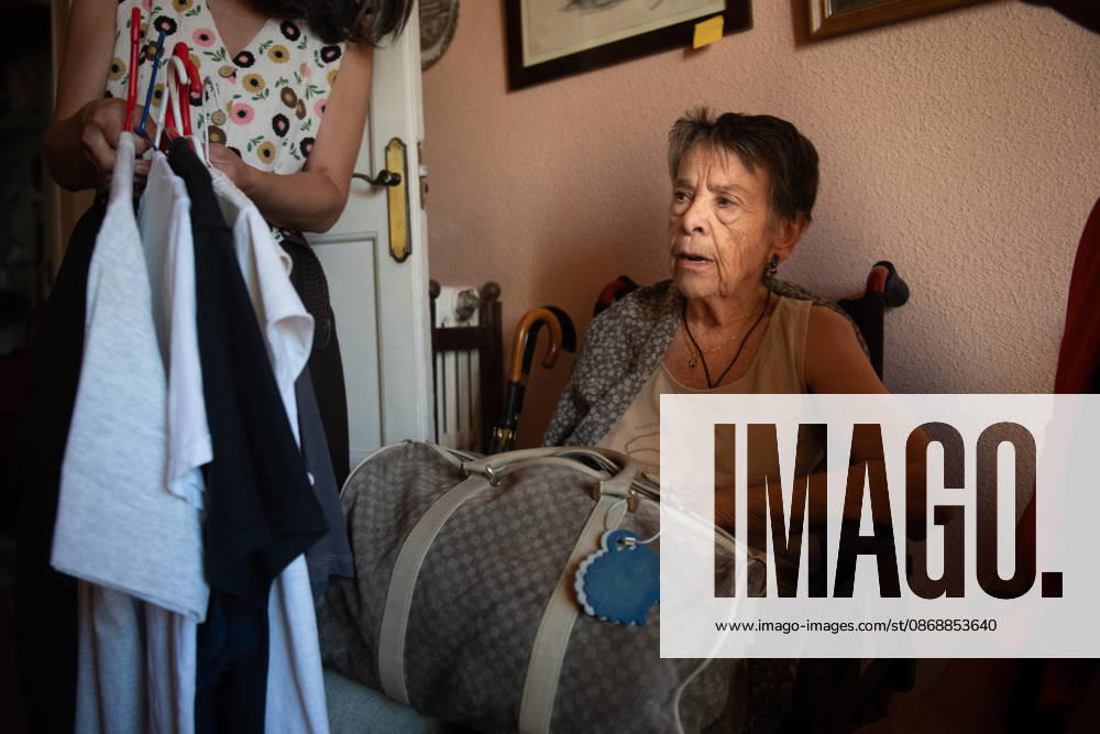 Maricarmen, the 87-year-old woman evicted from her home in Madrid, has died. Maricarmen packs a bag with her belongings on September 23, 2026, in Madrid, Spain. Maricarmen, an 87-year-old resident of Madrid’s Retiro neighborhood, faces a fourth and final eviction attempt this Wednesday, the 23rd, from the home where she has lived for more than seven decades, at 46 Alcalde Sainz de Baranda Street. Maricarmen’s case has become a symbol of the struggle for access to housing in Madrid. In 1956, Maricarmen’s father signed a lease for that home, and after his death, the lease was transferred to his wife and, later, to Maricarmen. Fernando Sá, Madrid, Madrid, Spain