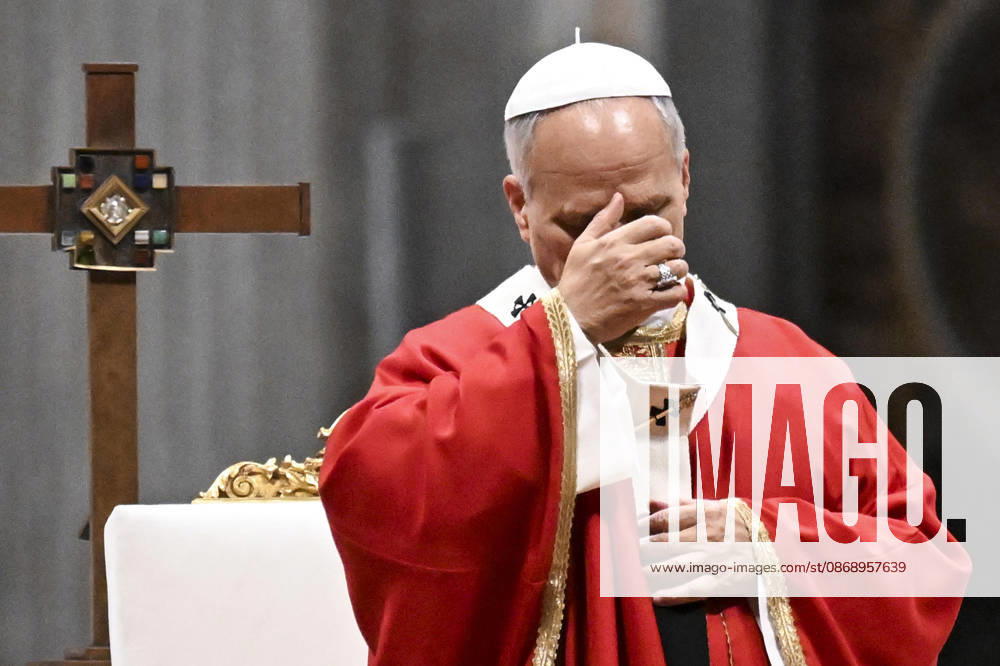 Pope Leo leads a mass for the inauguration of the academic year at the Pontificial University in Saint Peter s Square, Vatican City, 8 October 2026. ANSA RICCARDO ANTIMIANI. Vatican City Vatican City - ZUMAa110 20261008_zaf_a110_008