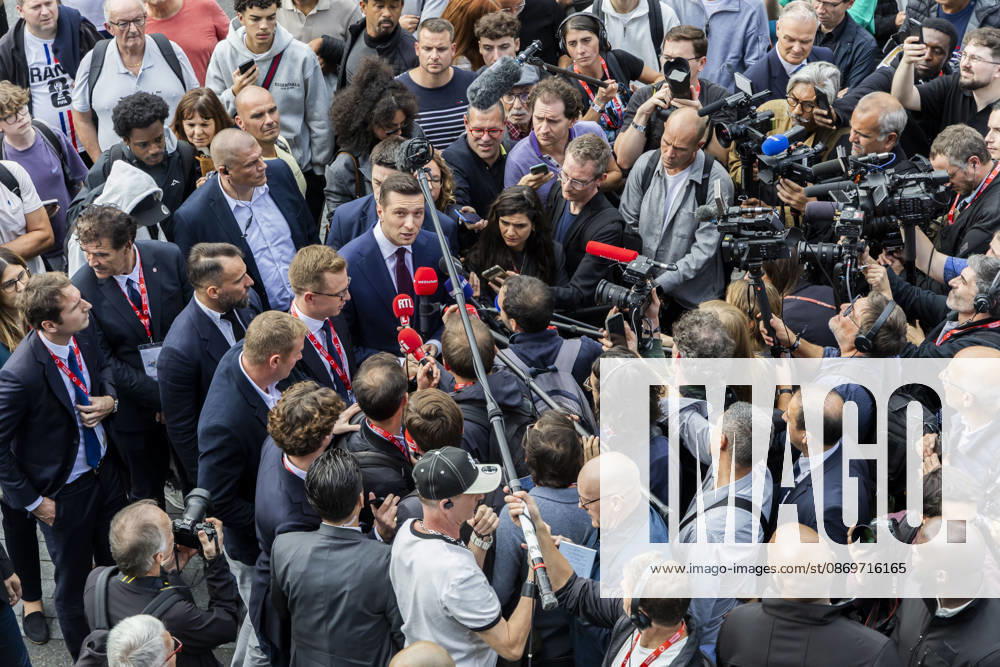 Paris, France October 16, 2026 - Paris Motor Show - Jordan Bardella RN, RASSEMBLEMENT NATIONAL, BARDELLA, SALON DE L AUTO, INDUSTRIE AUTOMOBILE, ECONOMIE, VOITURES, JOURNALISTES, MEDIAS, MICRO TENDU