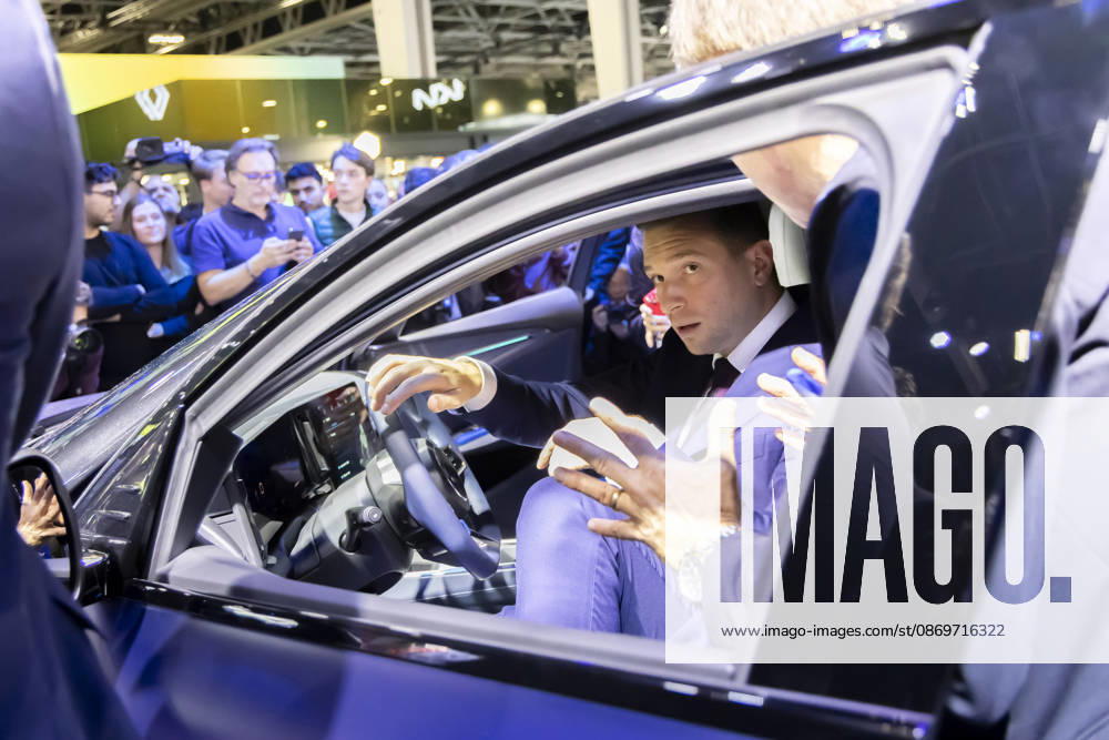Paris, France October 16, 2026 - Paris Motor Show - Jordan Bardella RN, RASSEMBLEMENT NATIONAL, BARDELLA, SALON DE L AUTO, INDUSTRIE AUTOMOBILE, ECONOMIE, VOITURES, RENAULT
