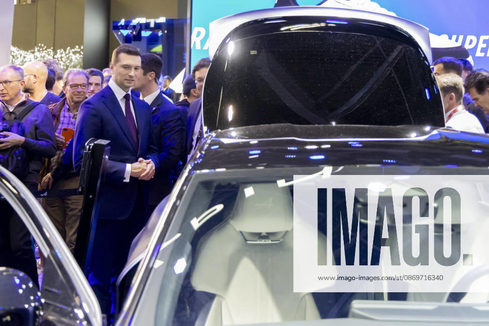 Paris, France October 16, 2026 - Paris Motor Show - Jordan Bardella RN, RASSEMBLEMENT NATIONAL, BARDELLA, SALON DE L AUTO, INDUSTRIE AUTOMOBILE, ECONOMIE, VOITURES, RENAULT