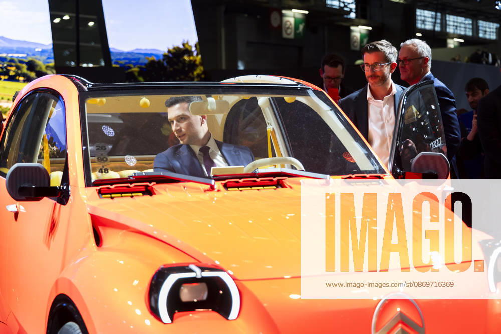 Paris, France October 16, 2026 - Paris Motor Show - Jordan Bardella RN, RASSEMBLEMENT NATIONAL, BARDELLA, SALON DE L AUTO, INDUSTRIE AUTOMOBILE, ECONOMIE, VOITURES, CITROEN 2CV