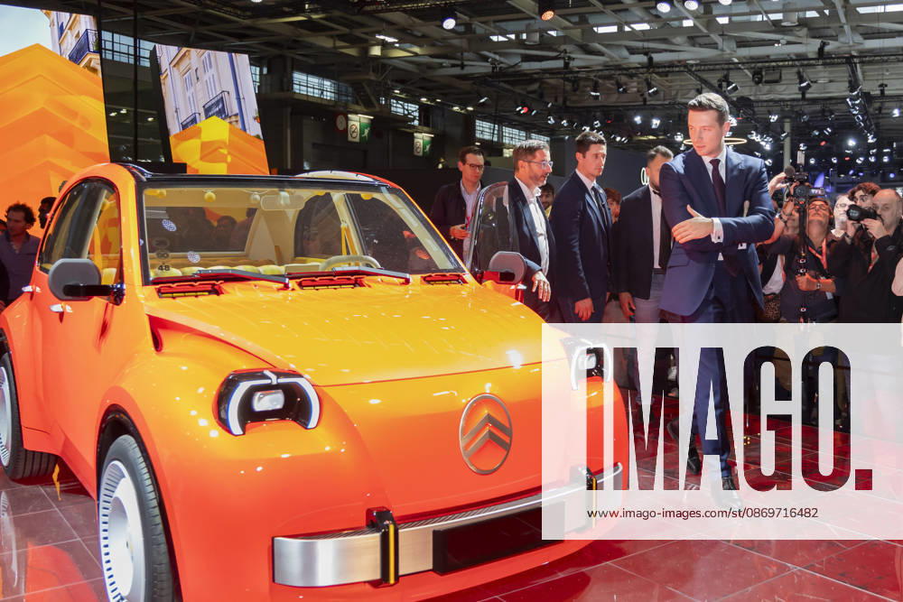 Paris, France October 16, 2026 - Paris Motor Show - Jordan Bardella RN, RASSEMBLEMENT NATIONAL, BARDELLA, SALON DE L AUTO, INDUSTRIE AUTOMOBILE, ECONOMIE, VOITURES, CITROEN 2CV