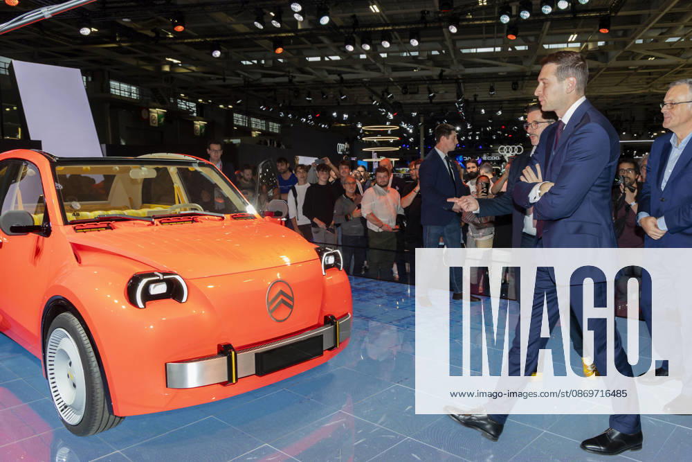 Paris, France October 16, 2026 - Paris Motor Show - Jordan Bardella RN, RASSEMBLEMENT NATIONAL, BARDELLA, SALON DE L AUTO, INDUSTRIE AUTOMOBILE, ECONOMIE, VOITURES, CITROEN 2CV