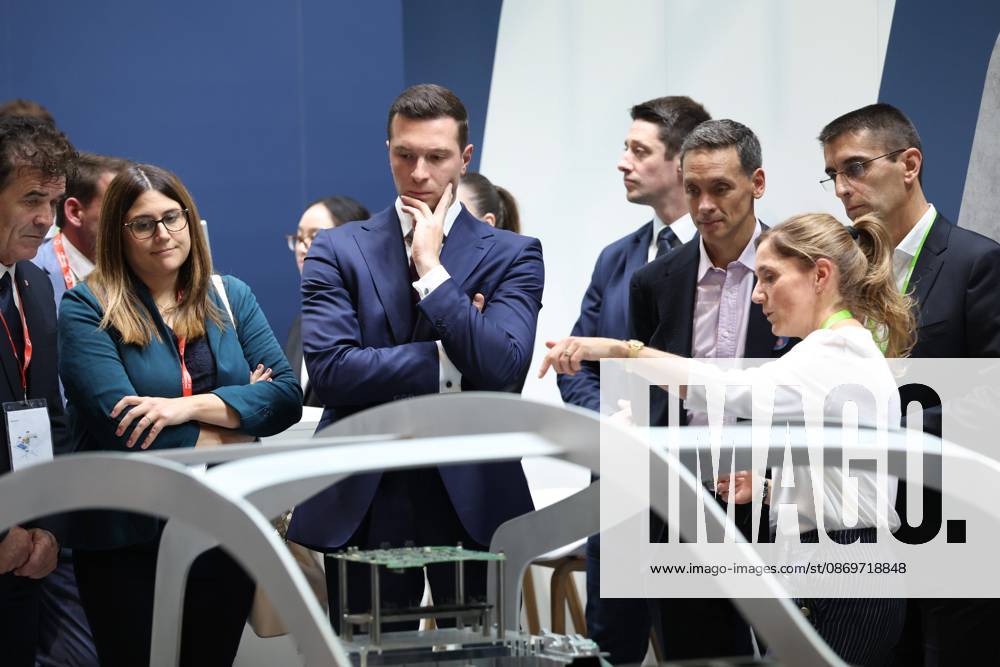 BARDELLA MONDIAL AUTO PHOTOPQR LE PARISIEN Le Parisien Arnaud Journois October 16, 2026 Paris, October 16, 2026 2026 Paris Motor Show National Rally (RN) President Jordan Bardella visits thePhoto: Le Parisien, Arnaud Journois Jordan Bardella, president of the French far-right party Rassemblement National (RN), during a visit to the 91st edition of the Paris International Auto Show at the Porte de Versailles in Paris on October 16, 2026, France