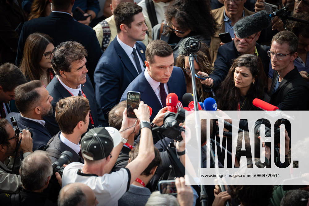 Jordan Bardella visit the Paris Motor Show - Paris President of French far-right party Rassemblement National (RN) Jordan Bardella speaks to the press during a visit at the 91st edition of the international Paris Motor Show (Mondial de l’auto) at the Porte de Versailles in Paris on October 16, 2026. Photo by Alexis Jumeau ABACAPRESS.COM Paris France