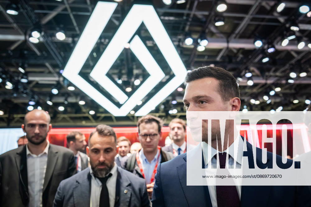 Jordan Bardella visit the Paris Motor Show - Paris President of French far-right party Rassemblement National (RN) Jordan Bardella during a visit at the 91st edition of the international Paris Motor Show (Mondial de l’auto) at the Porte de Versailles in Paris on October 16, 2026. Photo by Alexis Jumeau ABACAPRESS.COM Paris France