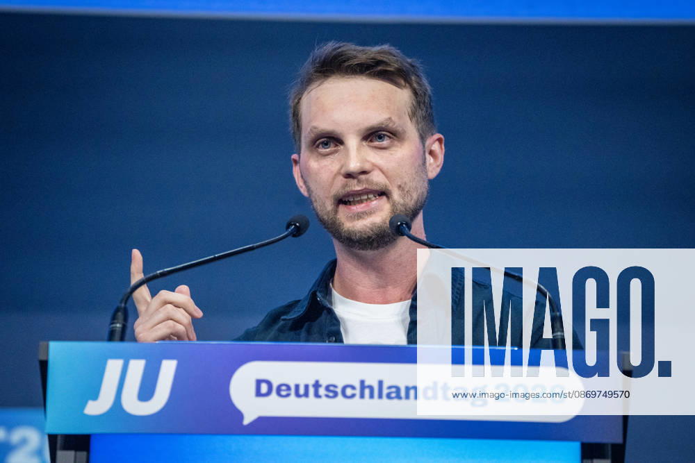 Kevin Gniosdorz, State Chairman of the JU in North Rhine-Westphalia, delivers his speech on the first day of the 78th Germany Day 2026 in Bonn. Junge Union (JU), the youth organization of the CDU and CSU, Bonn, North Rhine-Westphalia, Germany, World Conference Center Bonn