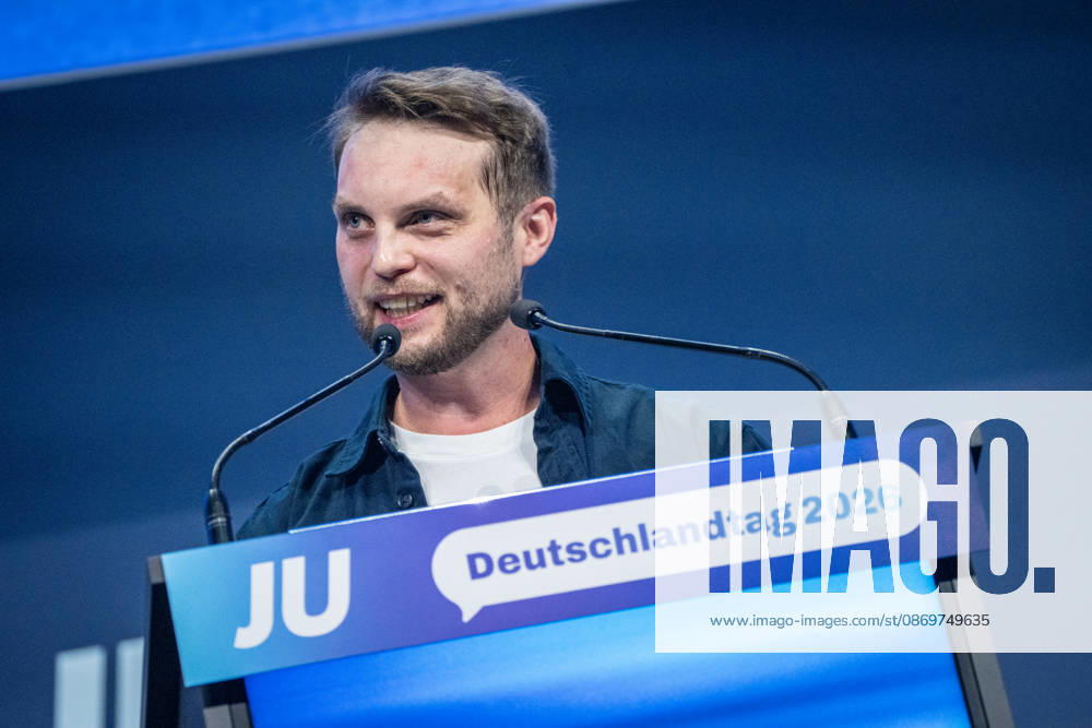 Kevin Gniosdorz, State Chairman of the JU in North Rhine-Westphalia, delivers his speech on the first day of the 78th Germany Day 2026 in Bonn. Junge Union (JU), the youth organization of the CDU and CSU, Bonn, North Rhine-Westphalia, Germany, World Conference Center Bonn