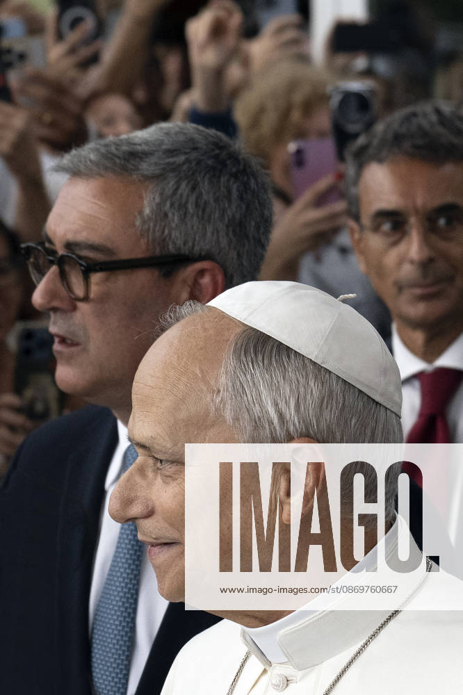 ITALY - POPE - VATICAN-2026 10 17 Italy, Rome, Vatican, October 17, 2026 Pope Leo XIV leaves the Gemelli University Hospital, four days after a surgery to remove a cancerous tumour from his right lung, in Rome Photo by ALESSIA GIULIANI Catholic Press Photo - NO BOOKS