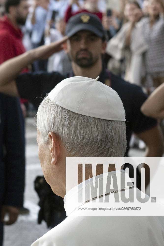 ITALY - POPE - VATICAN-2026 10 17 Italy, Rome, Vatican, October 17, 2026 Pope Leo XIV leaves the Gemelli University Hospital, four days after a surgery to remove a cancerous tumour from his right lung, in Rome Photo by ALESSIA GIULIANI Catholic Press Photo - NO BOOKS