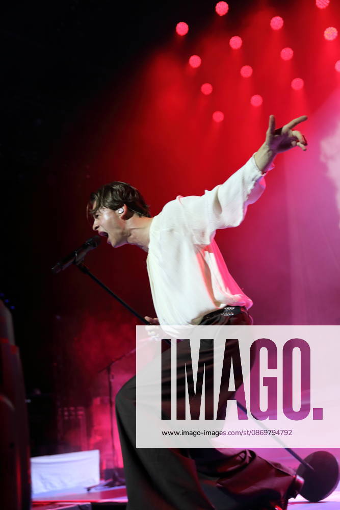 Frederik Fred Rabe of the band Giant Rooks at a concert at the Max Schmeling Halle in Berlin, October 17, 2026 Giant Rooks Concert Berlin