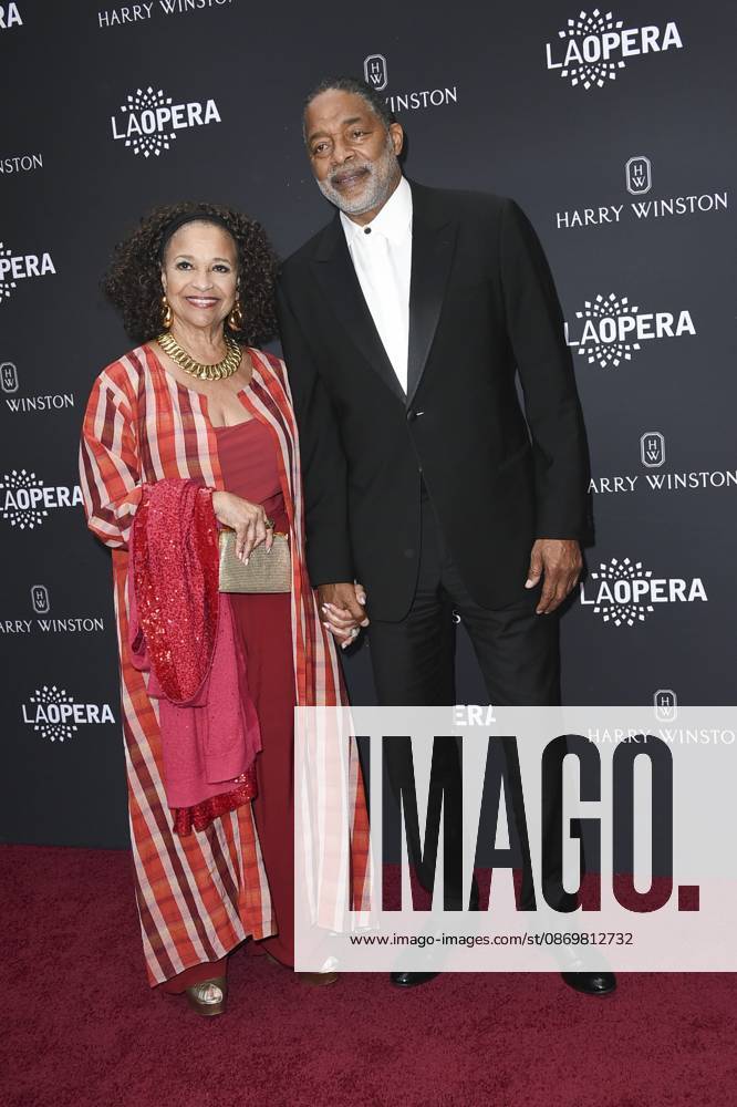 Debbie Allen, Norm Nixon at arrivals for LA Opera s Opening Night Gala, Dorothy Chandler Pavilion in The Music Center, Los Angeles, CA, October 17, 2026. Photo By: Elizabeth Goodenough Everett Collection LA Opera s Opening Night Gala PUBLICATIONXNOTxINxCANxCHNxFRAxITAxJPNxNORxPOLxRUSxESPxUKxUSA