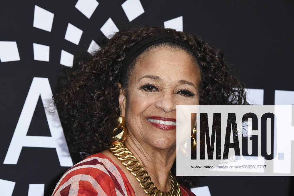 Debbie Allen at arrivals for LA Opera s Opening Night Gala, Dorothy Chandler Pavilion in The Music Center, Los Angeles, CA, October 17, 2026. Photo By: Elizabeth Goodenough Everett Collection LA Opera s Opening Night Gala PUBLICATIONXNOTxINxCANxCHNxFRAxITAxJPNxNORxPOLxRUSxESPxUKxUSA