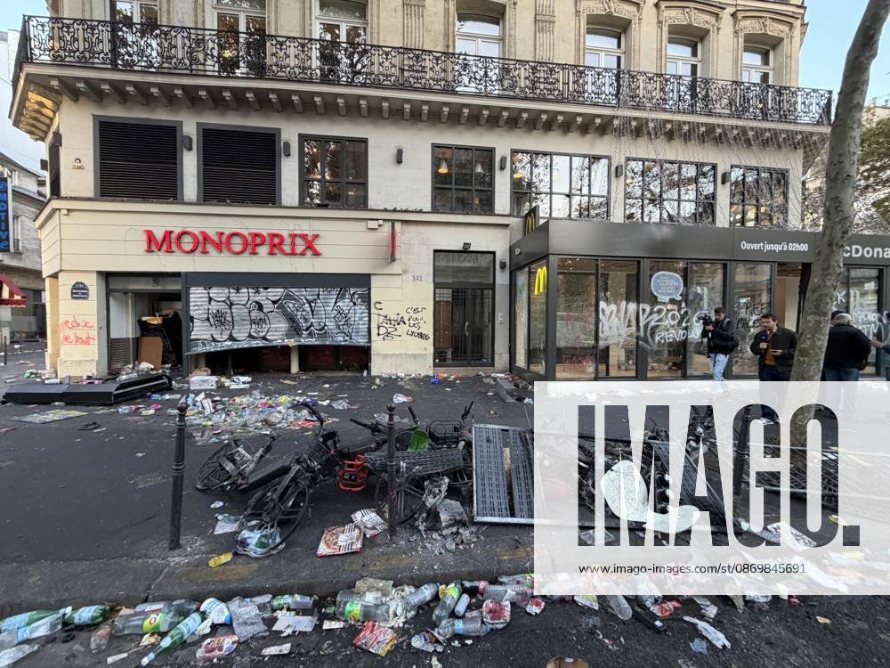 Aftermath of violent French protests - Paris Damages on Boulevard Sebastopol in Paris the day after the demonstration protesting against the high cost of living in Paris, France, on October 18, 2026. Photo by Christophe Geyres ABACAPRESS.COM Paris France