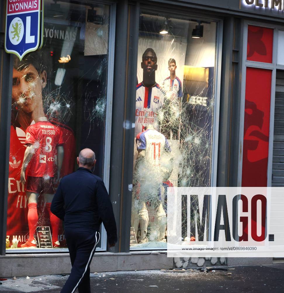 Riots and Looting: The Day After the Protest PHOTOPQR LE PROGRES Richard MOUILLAUD Lyon, October 18, 2026 Riots and Looting: The Day After the Protest Riots and Looting: The Day After the Protest Extensive damage, shattered storefronts and looted shops. Lyon, October 18, 2026: 20,000 people demonstrated in the streets of Lyon. Violence overshadowed the protesters’ demands, resulting in a level of chaos rarely seen in the city. The tourist office was set on fire, and numerous stores were looted. Lyon, October 18, 2026: 20,000 people demonstrated in the streets of Lyon. Violence overshadowed the protesters’ demands, resulting in a level of chaos rarely seen in the city. The tourist office was set on fire, and a great many shops were looted.