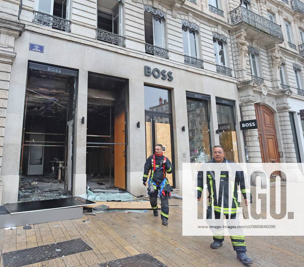 Riots and Looting: The Day After the Protest PHOTOPQR LE PROGRES Richard MOUILLAUD Lyon, October 18, 2026 Riots and Looting: The Day After the Protest Riots and Looting: The Day After the Protest Extensive damage, shattered store windows and looted shops—here, the BOSS store in Lyon, on October 18, 2026, 20,000 people demonstrated in the streets of Lyon. Violence overshadowed the protesters’ demands, resulting in a level of chaos rarely seen in the city. The tourist office was set on fire, and numerous stores were looted. Lyon, October 18, 2026: 20,000 people demonstrated in the streets of Lyon. Violence overshadowed the protesters’ demands, resulting in a level of chaos rarely seen in the city. The tourist office was set on fire, and a gr