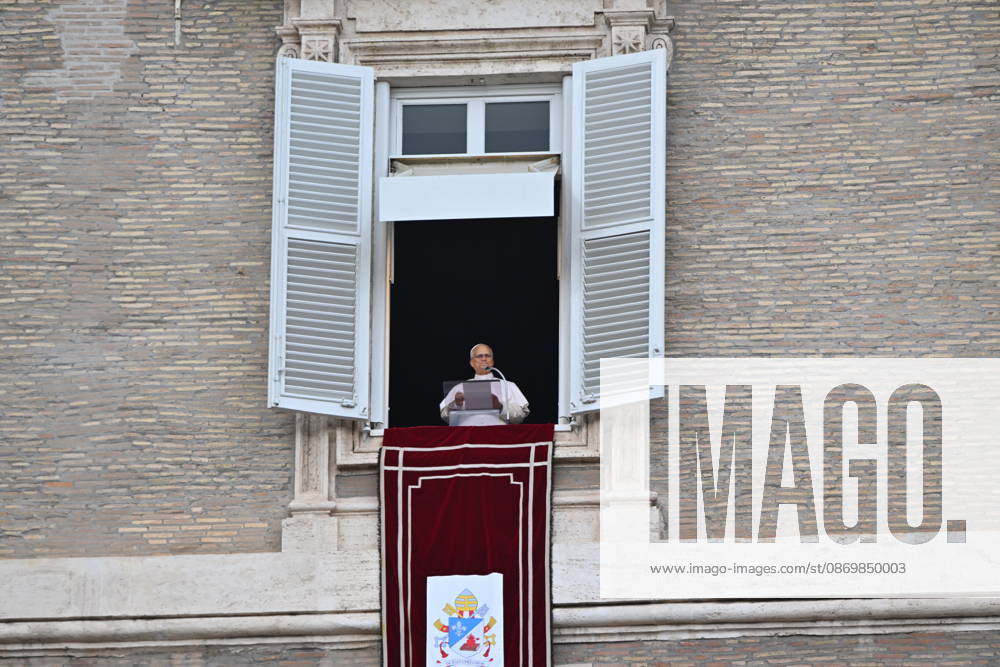 Italy, Rome,Vatican 2026-10-18 : Pope Leo XI during giÃ Italy, Rome, Vatican City, October 18, 2026: Pope Leo XIV addresses the crowd from the window of the apostolic palace overlooking St. Peter s square during the Angelus prayer, a day after his return to The Vatican following a surgery to remove a cancerous tumour in his right lung, . Photo: Copyright Alessia Giuliani CPPn4 una il - NO BOOKS