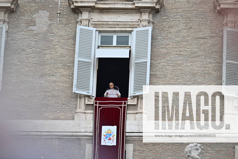 Italy, Rome,Vatican 2026-10-18 : Pope Leo XI during giÃ Italy, Rome, Vatican City, October 18, 2026: Pope Leo XIV addresses the crowd from the window of the apostolic palace overlooking St. Peter s square during the Angelus prayer, a day after his return to The Vatican following a surgery to remove a cancerous tumour in his right lung, . Photo: Copyright Alessia Giuliani CPPn4 una il - NO BOOKS