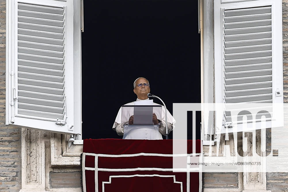 Vatican City, ITALIA ROMA: Pope Leo XIV during the Angelus prayer, traditional Sunday s prayer, from the window of his office overlooking Saint Peter s Square, the day after his discharge from the Agostino Gemelli University Hospital, where he had been admitted for surgery, Vatican City, 18 October 2026. ANSA ANGELO CARCONI. Vatican City ITALIA ROMA - ZUMAa110 20261018_zaf_a110_004