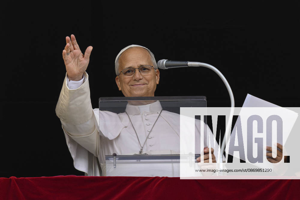 ITALY - POPE - VATICAN-2026 10 18 Italy, Rome, Vatican, October 18, 2026 Pope Leo XIV waves from the window of the apostolic palace overlooking St. Peter s square during the Angelus prayer a day after his return to The Vatican following a surgery to remove a cancerous tumour in his right lung Photo by VATICAN MEDIA Catholic Press Photo - NO BOOKS