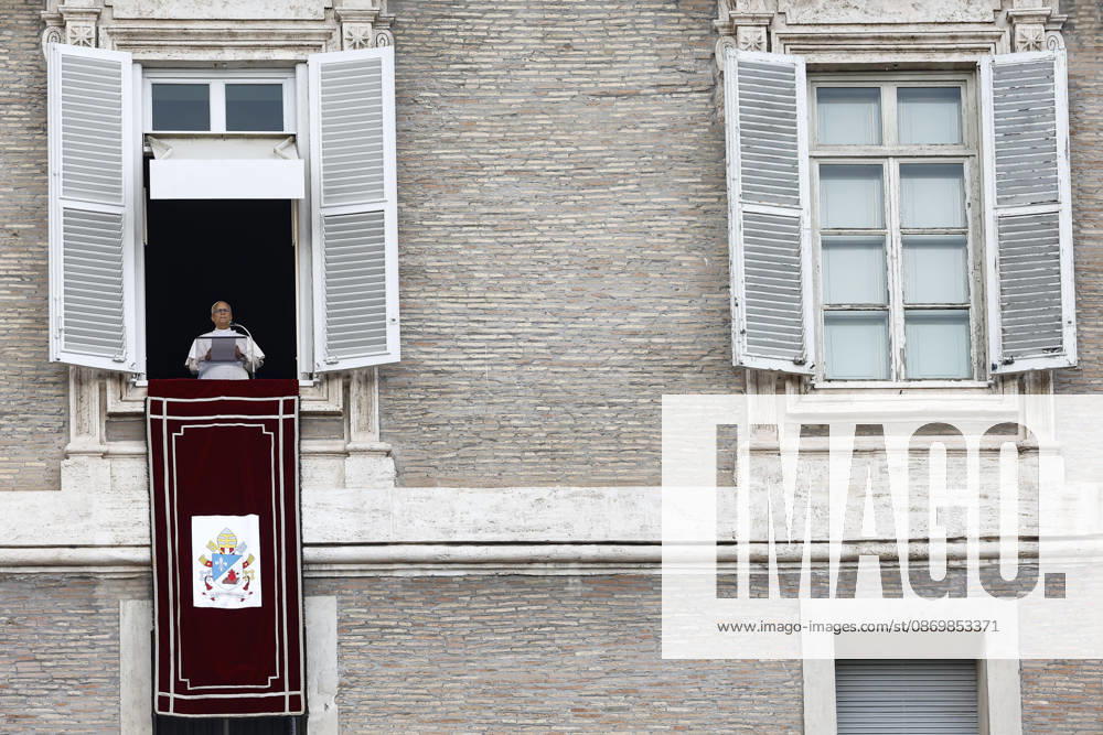 Vatican City, ITALIA ROMA: Pope Leo XIV during the Angelus prayer, traditional Sunday s prayer, from the window of his office overlooking Saint Peter s Square, the day after his discharge from the Agostino Gemelli University Hospital, where he had been admitted for surgery, Vatican City, 18 October 2026. ANSA ANGELO CARCONI. Vatican City ITALIA ROMA - ZUMAa110 20261018_zaf_a110_012