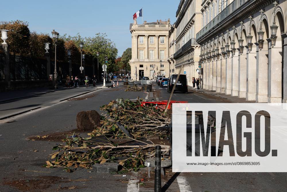 PARIS DAMAGE FROM THE OCTOBER 17, 2026 RIOTS PHOTOPQR LE PARISIEN Olivier Corsan Paris, October 18, 2026 Paris, France, October 18, 2026 Parisians and tourists woke up this morning to find the damage and looting of stores that had taken place the previous day in the capital during the riots that broke out on the sidelines of the October 17, 2026, demonstration organized by the Yellow Vests against the high cost of living and high school students demanding more resources for education, as seen here on Rue de Rivoli. Photo: LP Olivier Corsan. The day of mobilization on October 17 against the high cost of living was marked by scenes of urban guerrilla warfare and looting in many cities. The Prime Minister reported 1,200 arrests and 150 police